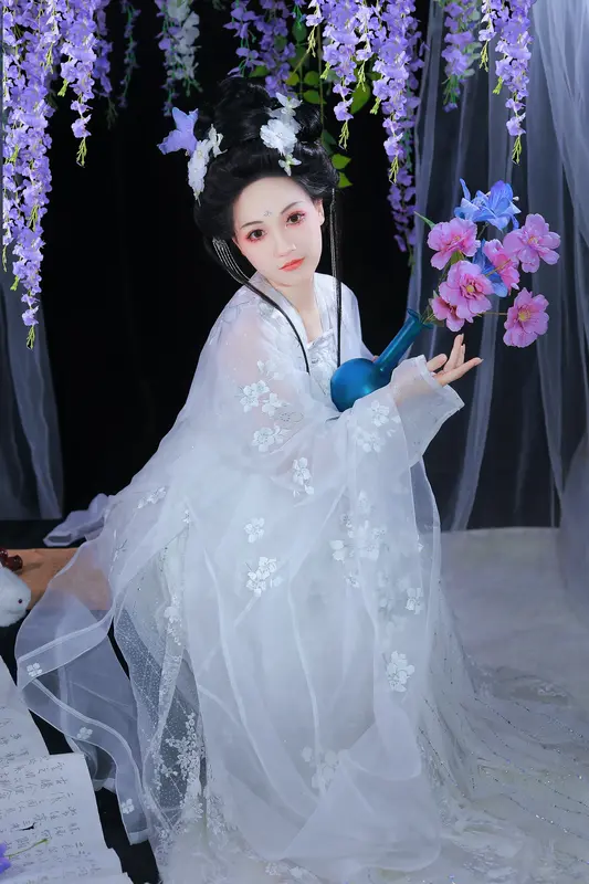 [YITUYU艺图语]2025.03.04 紫藤 焚香小也 - 艺图语