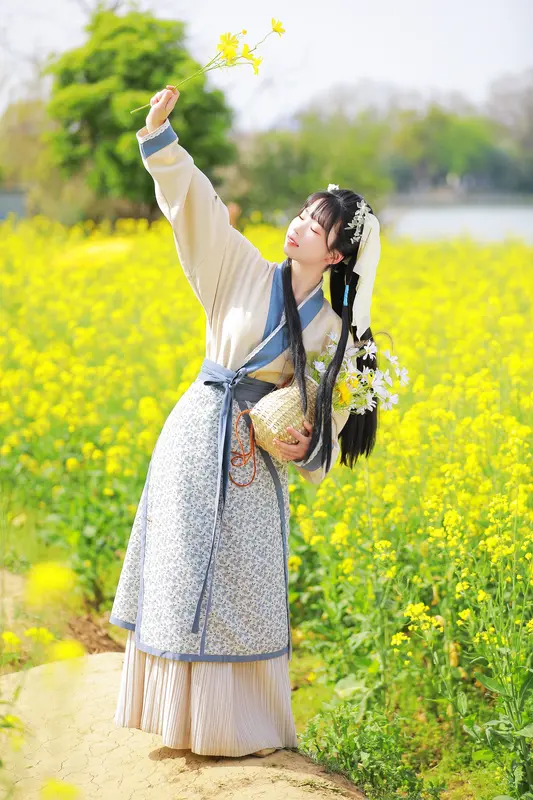 [YITUYU艺图语]2025.03.06 春下行 周周Ay - 艺图语